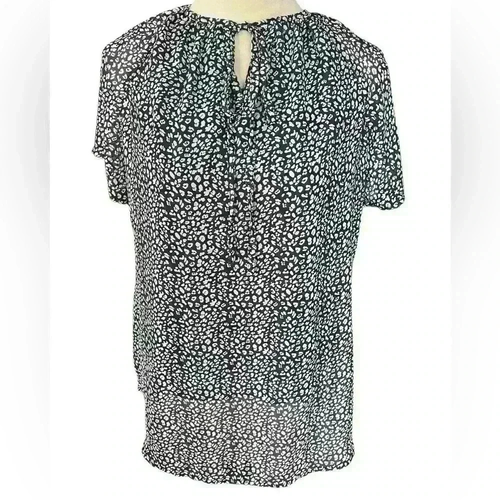 Large Women’s Blouse Short Sleeve Tie Keyhole Front Flowy with Lining Blue White